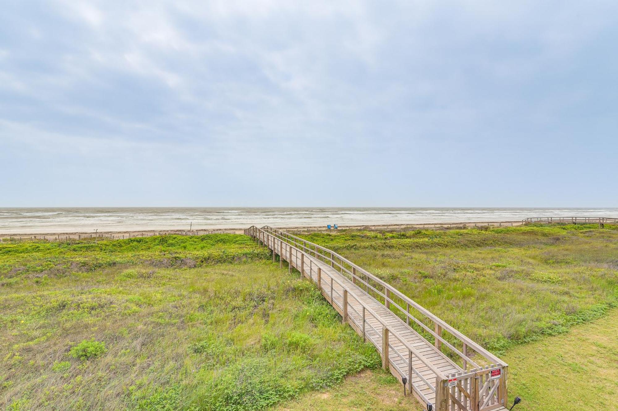 Beachfront Texas Retreat - 2 Decks, Patio And Views! Surfside Beach Ngoại thất bức ảnh