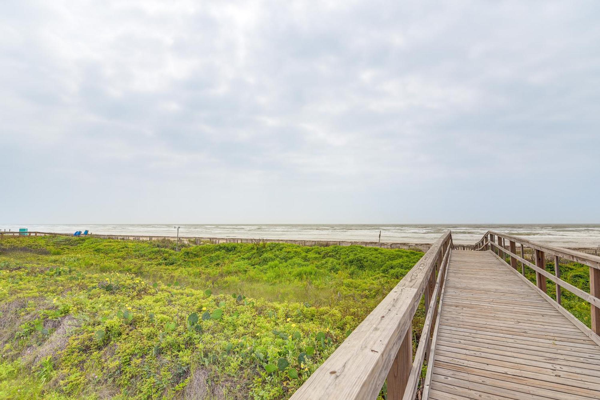 Beachfront Texas Retreat - 2 Decks, Patio And Views! Surfside Beach Ngoại thất bức ảnh
